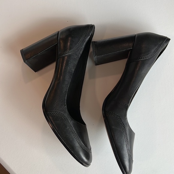 Donna Karan - black chunk leather pumps, 9 - Picture 5 of 14